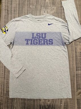 Nike Women’s Light Gray LSU Tigers Crewneck Long Sleeve with Purple Logo